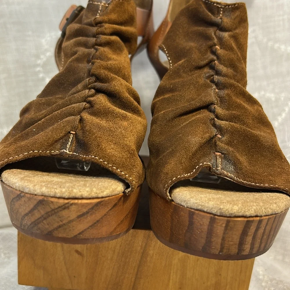 NWOT Free People leather and wooden platform sandal